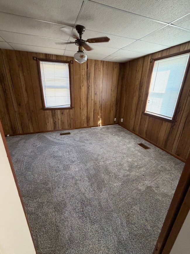 Master bedroom - 2400 Dewitt Ave