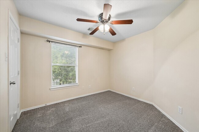 Foto del edificio - 341 Capella Oaks Ln