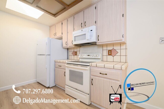 Foto del edificio - Benicia condo with private backyard and nearby amenities