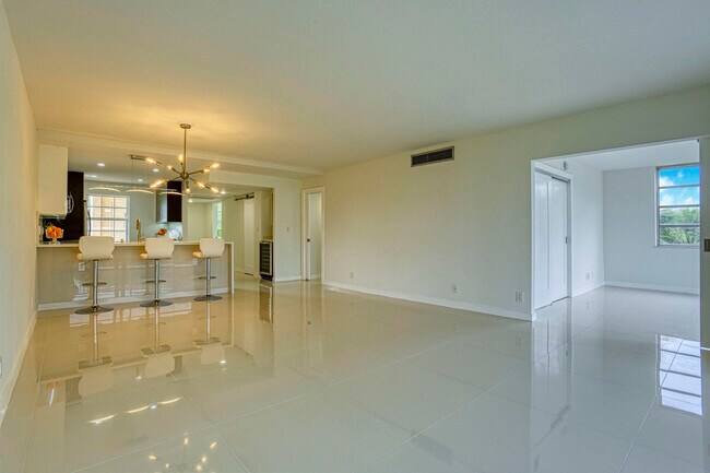 Foto del edificio - 535 Oaks Dr