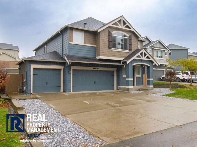 Foto del edificio - Spacious Modern 5-Bedroom Home with 3-Car ...