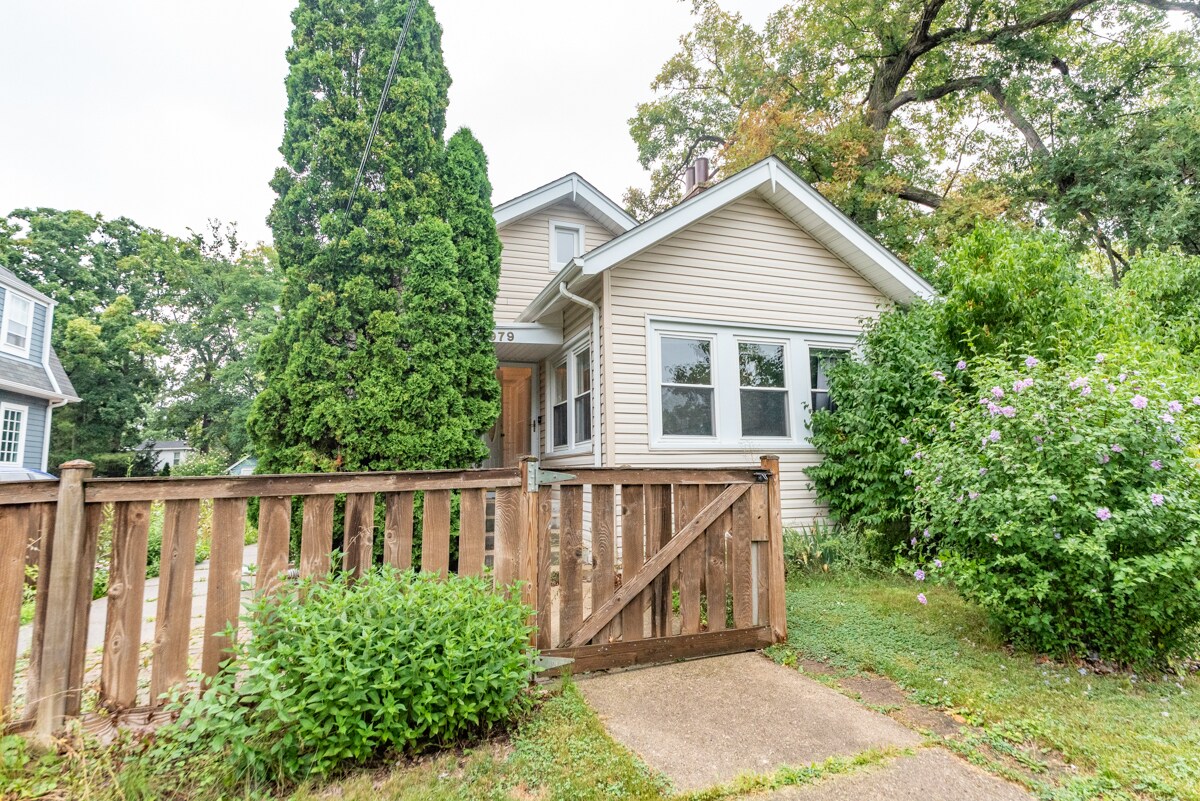 979 Vine St Unit SFH, IL 60093 Condo for Rent in