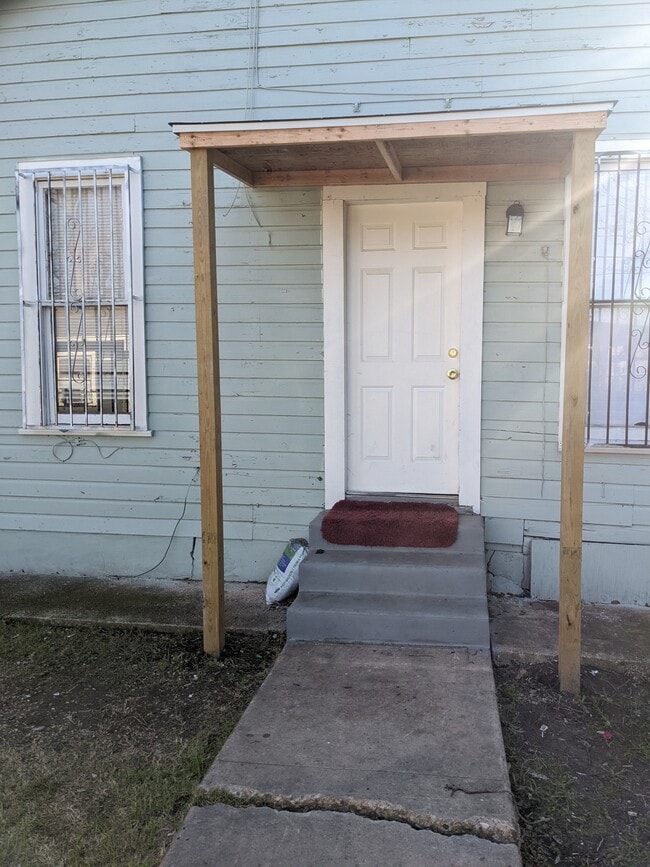 Foto del edificio - 551 E Southcross Blvd