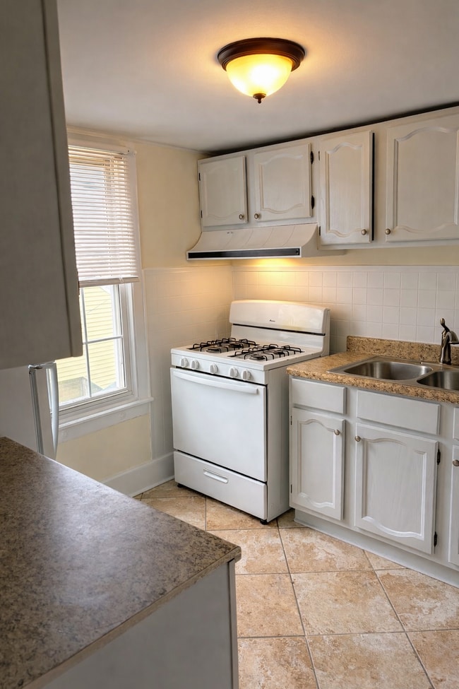 Building Photo - 39 S Finley Ave