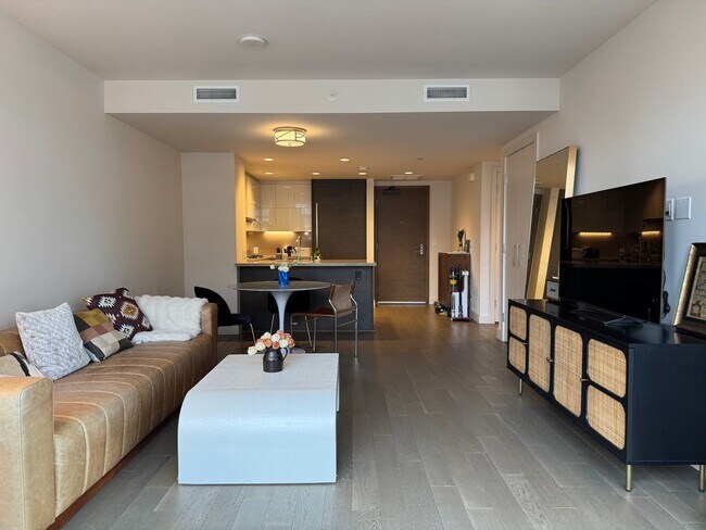 Foto del edificio - CLICK "REQUEST A TOUR" NOW!