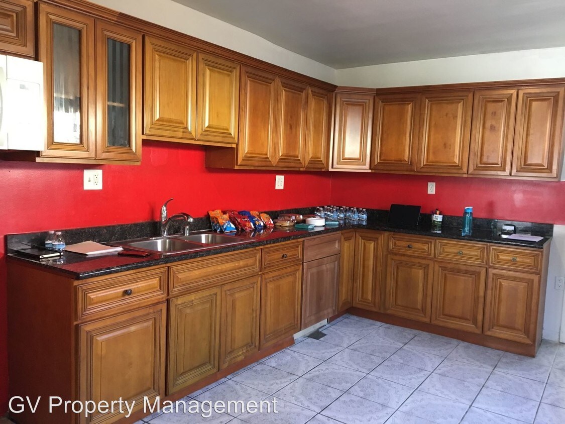 Primary Photo - 3 br, 1.5 bath Apartment - 12827 Herrick Ave