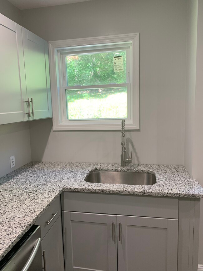 Granite Countertops - 755 Manton Ave