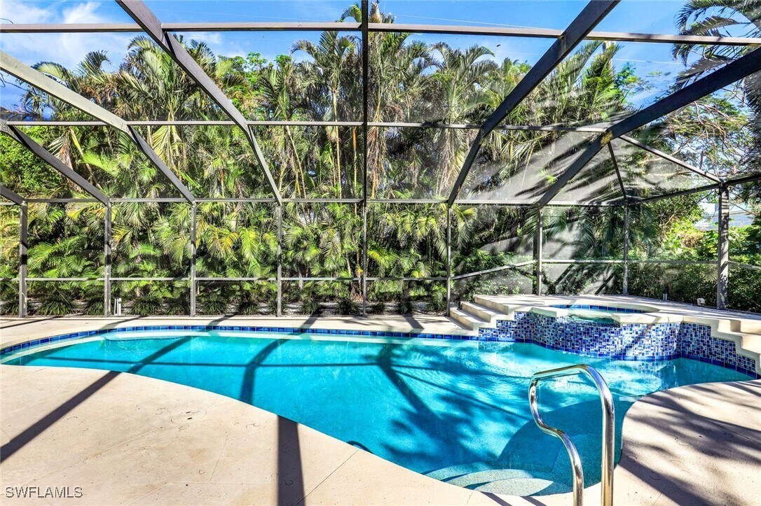 Foto principal - 739 7th Ave N