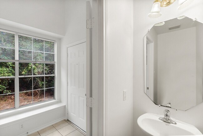 Foto del edificio - 144 Summerhaze Cir