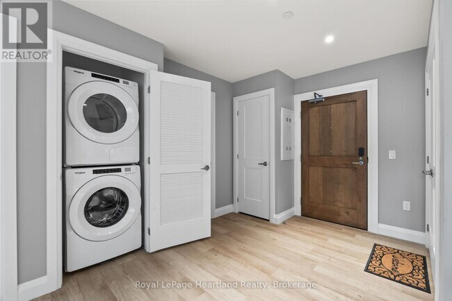 Photo du bâtiment - 187 Victoria St W