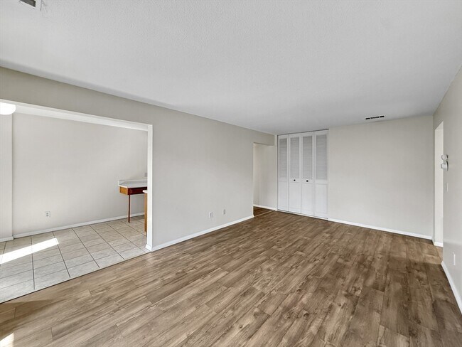 Foto del edificio - 32 Shrewsbury Green Dr