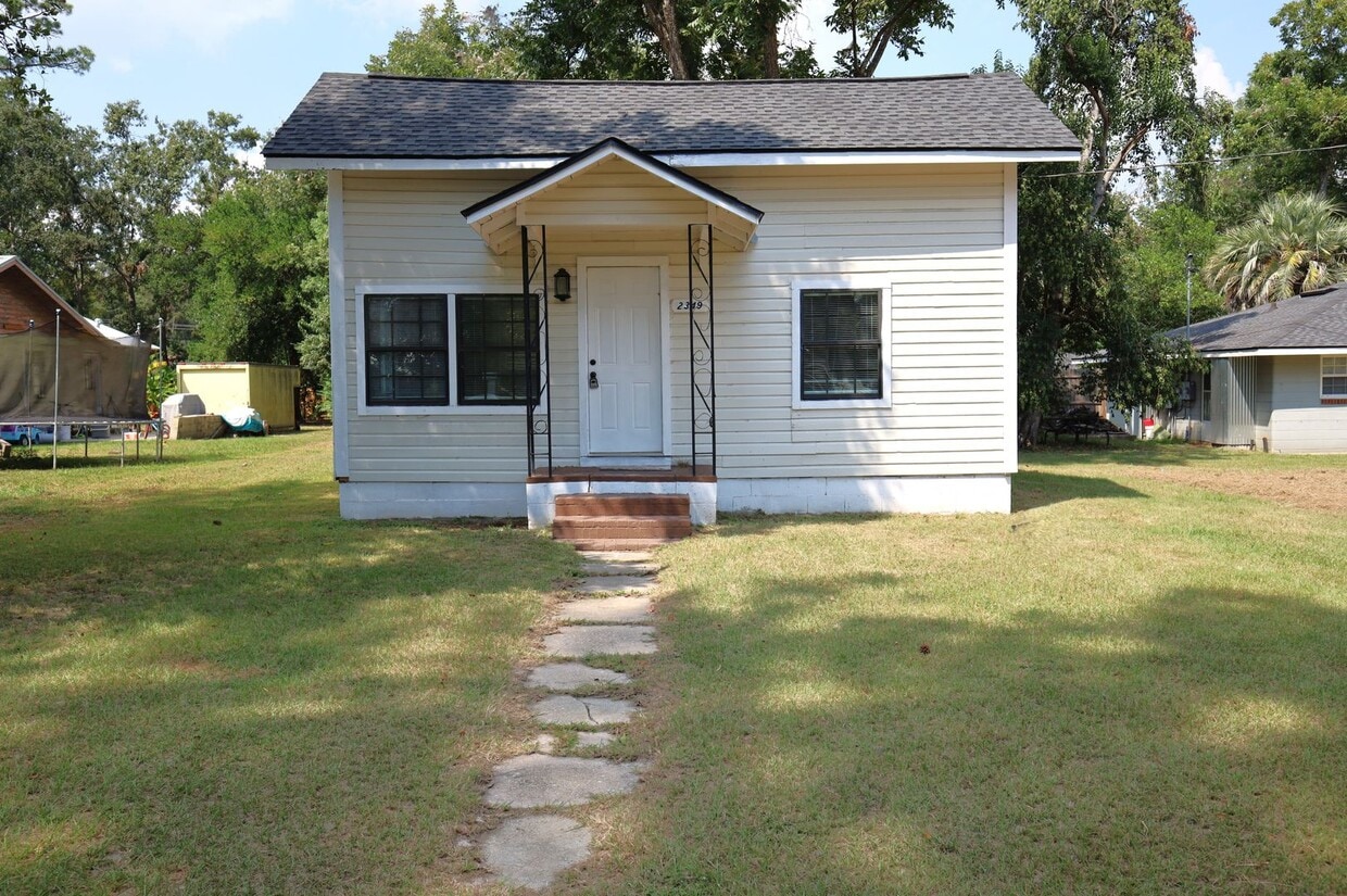 Primary Photo - 2349 Harter Ave