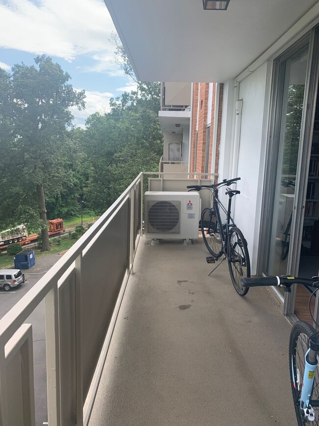 Building Photo - 1800 JPA - 6th Floor - High-Rise Renovated...