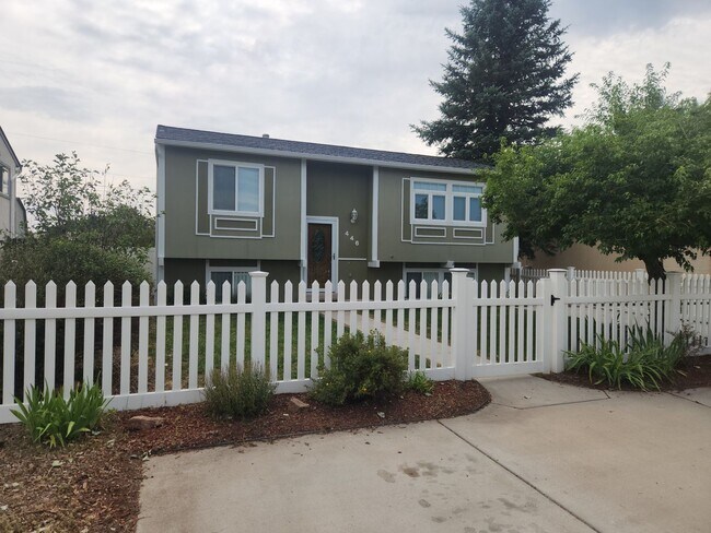 Building Photo - Monument white picket fenced 4-bedroom Bea...
