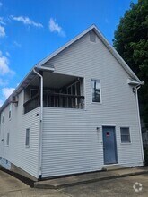 Building Photo - 877 N Main St