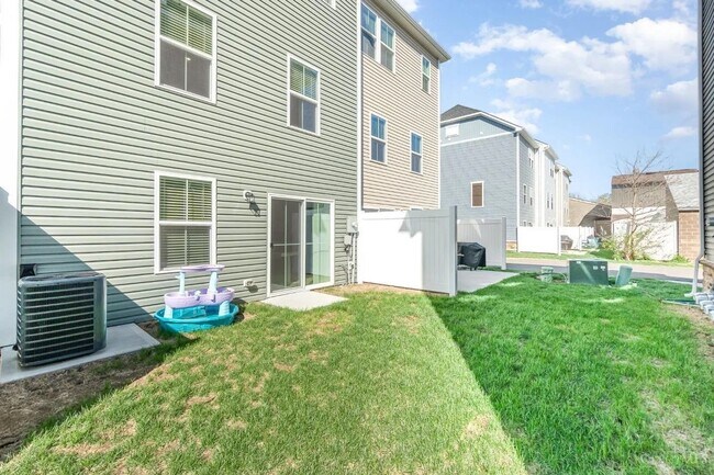 Foto del edificio - 14 Wentworth Ln