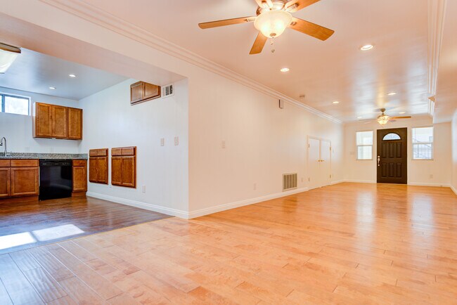 Foto del edificio - 22020 Village Way Dr