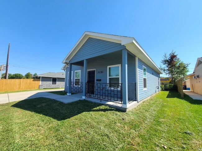 Building Photo - 3151 Roe Dr