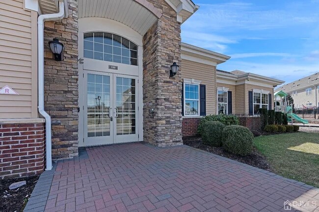 Gym Entry - 823 Strassle Way