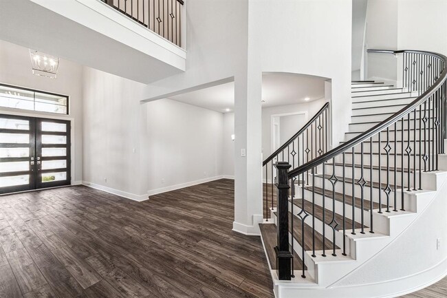 Building Photo - 10314 Forest Lake Dr