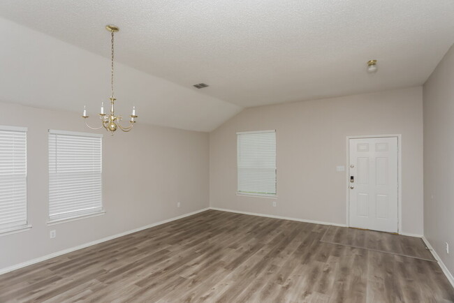 Foto del edificio - 1203 Hampton Dr