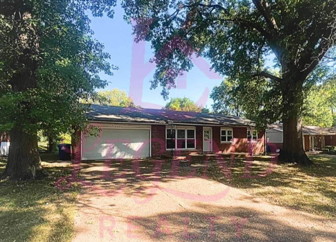 Primary Photo - Charming 3-Bedroom 2 Full Bathroom Home