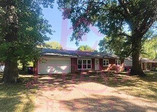 Building Photo - 2031 Jenner Ln
