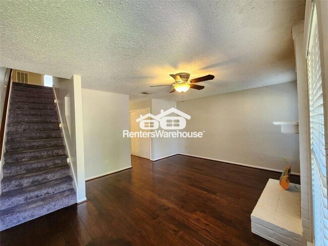 Foto del edificio - 17742 Kings Park Ln