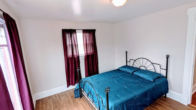 bedroom 1 - 609 College Ave