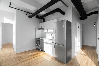 Building Photo - 330 Clarence St