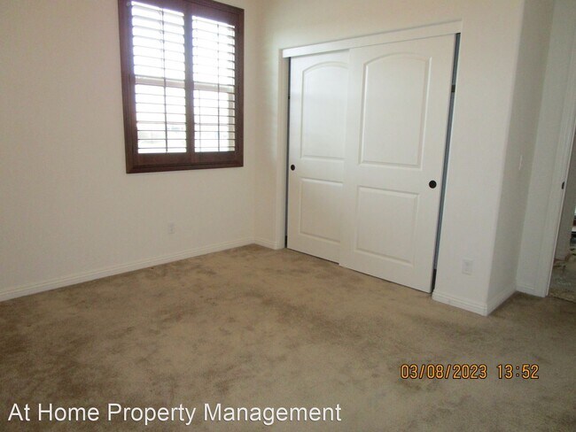Building Photo - 5 br, 3 bath House - Northeast Bakersfield...