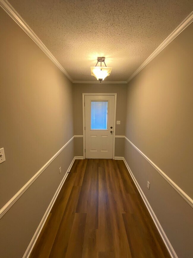 Building Photo - Home for rent in Tuscaloosa! Available to view with a 48 hour notice!