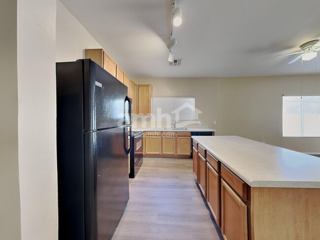 Building Photo - 9376 N Grasshopper Dr