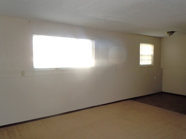 Building Photo - 1111 Arrowhead Dr
