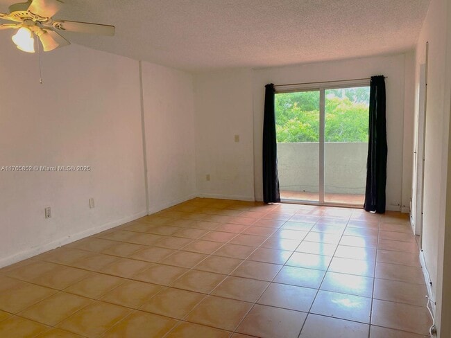 Foto del edificio - 10000 NW 80th Ct