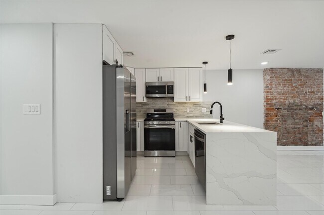 Foto del edificio - 248 Whiton St