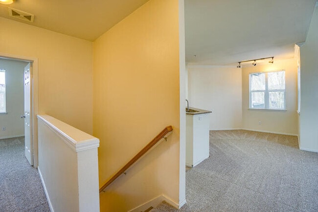 Building Photo - BEAUTIFUL CONDO ON THE COLUMBIA RIVER