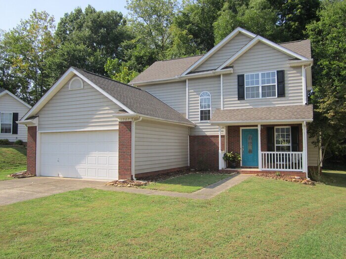Primary Photo - Beautiful Updated Home in Desirable Starmo...