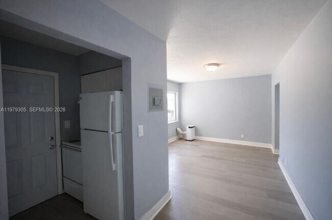 Foto del edificio - 6080 W Flagler St