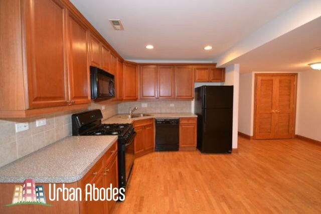 Primary Photo - 4051 N Kenmore Ave