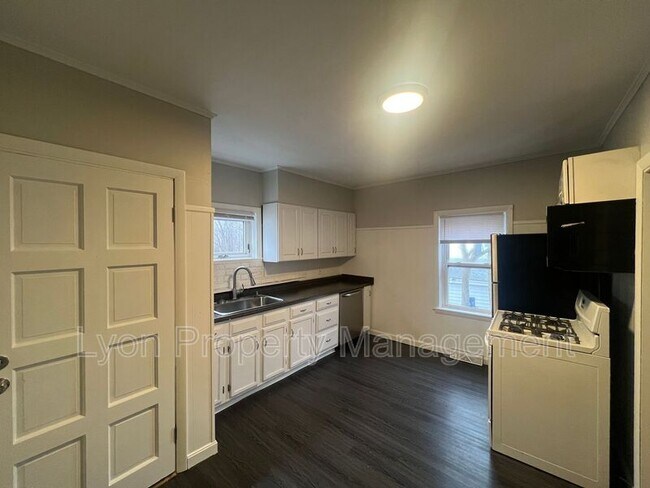Building Photo - 65 Farnum Pike