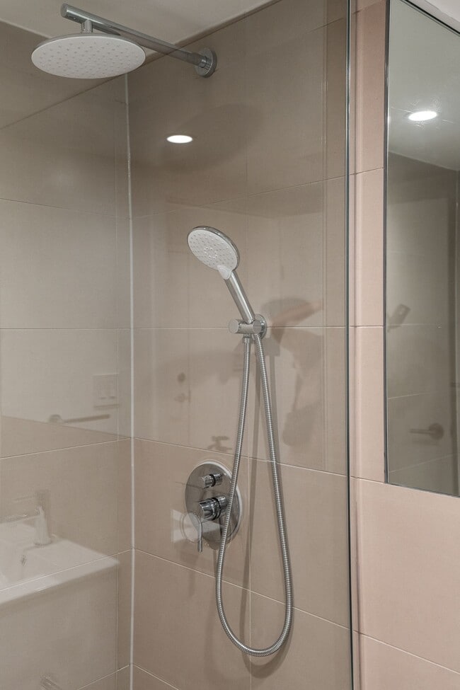 Building Photo - 798 Richmond Street West