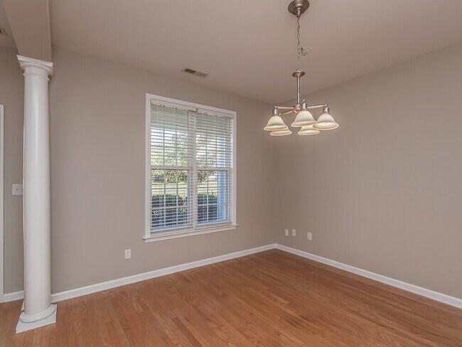 Foto del edificio - 384 Collinsworth Dr