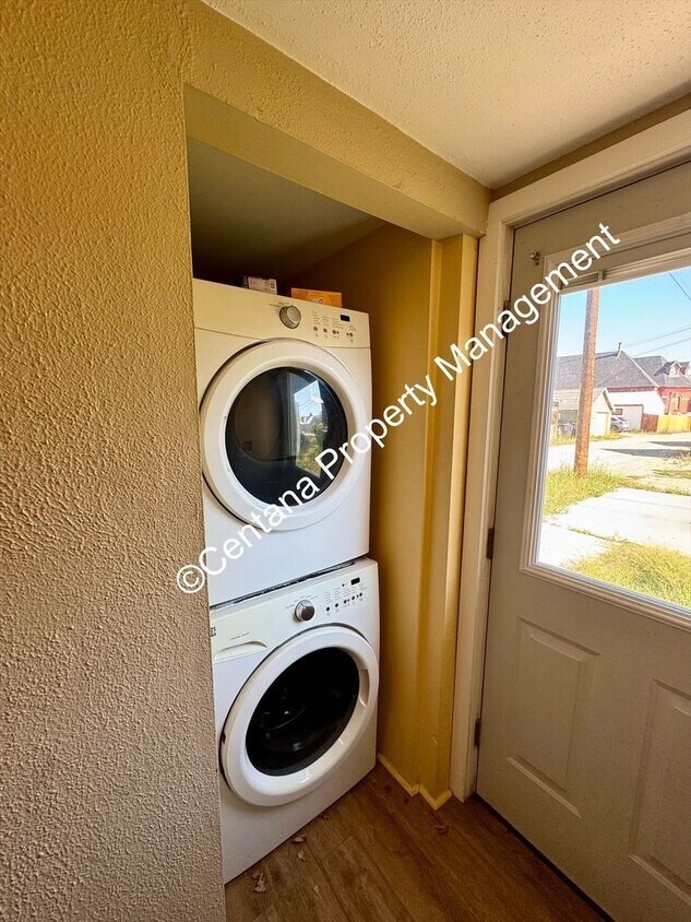 Foto principal - 1 Bed 1 Bath located in the heart of Anaconda