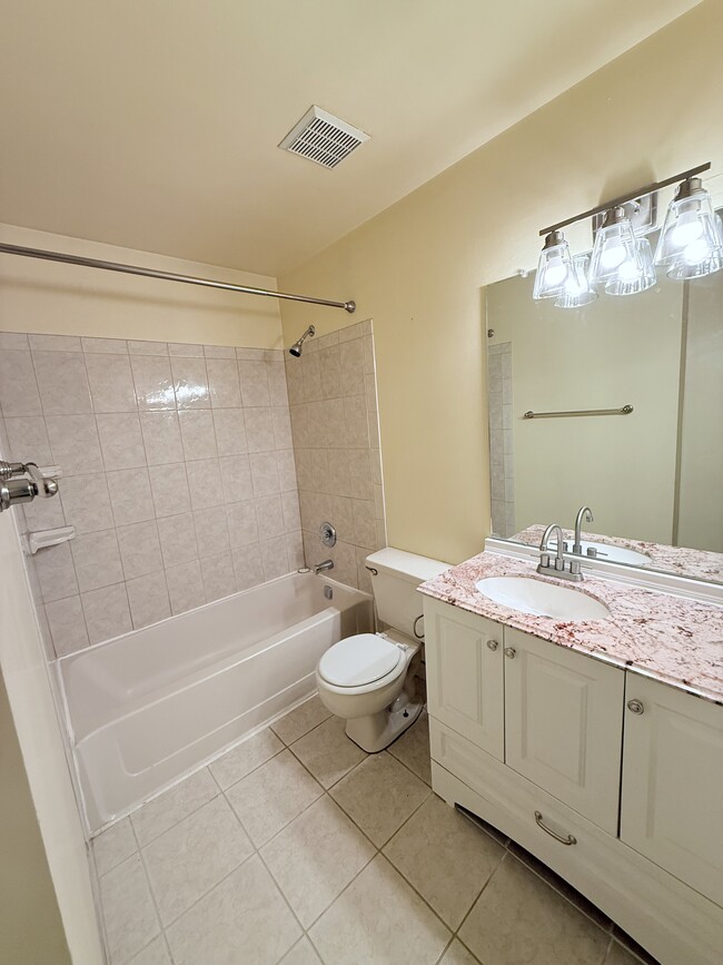 Building Photo - 5002 Ravens Crest Dr