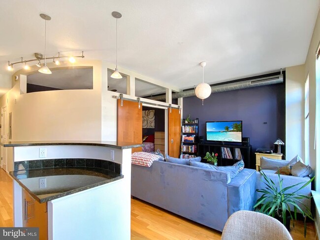 Building Photo - 1390 Kenyon St NW