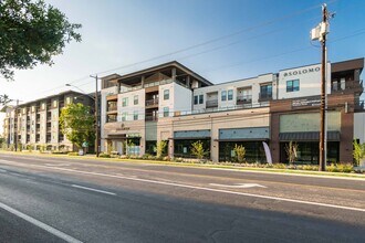 Building Photo - Solomon