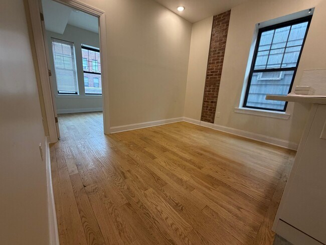 Foto del edificio - 84 Van Wagenen Ave