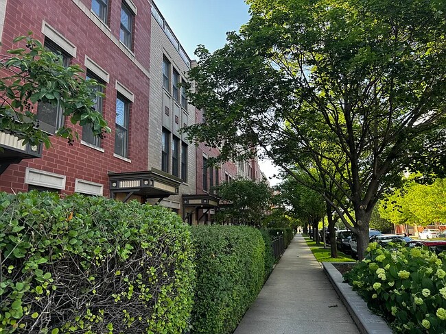 Foto del edificio - 1002 N Crosby St