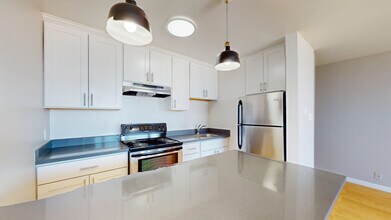 Building Photo - 653 Kansas St